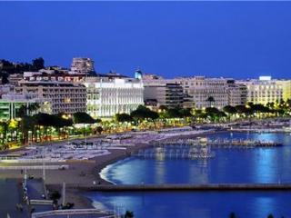 Location de voiture luxe avec chauffeur sur la Côte d’Azur 